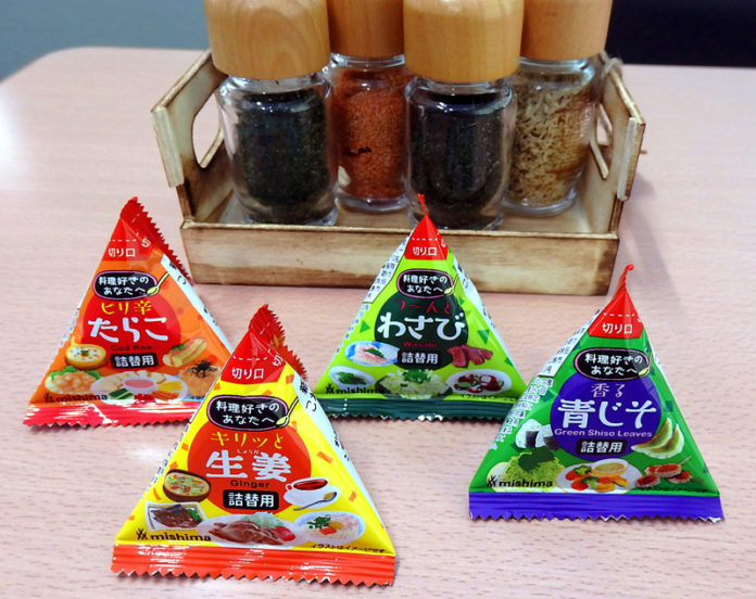 「料理好きのあなたへ」詰め替え用三角パック（三島食品）