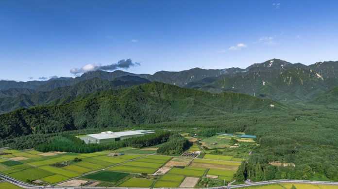 大町市常盤西山地区に広がる北アルプスの麓（サントリー天然水 新水源地）