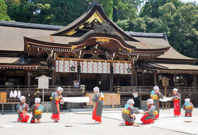 地元婦人会による三輪そうめん音頭と掛歌の奉納「三輪そうめん感謝祭」