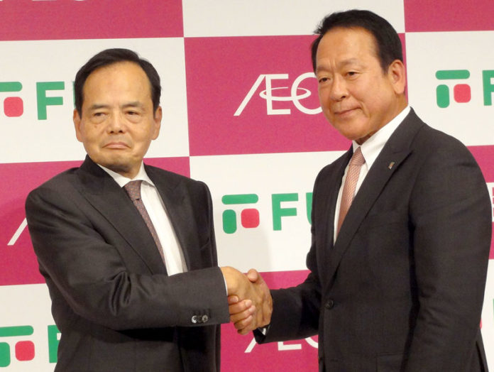 イオン・岡田元也社長㊧とフジ・尾崎英雄会長