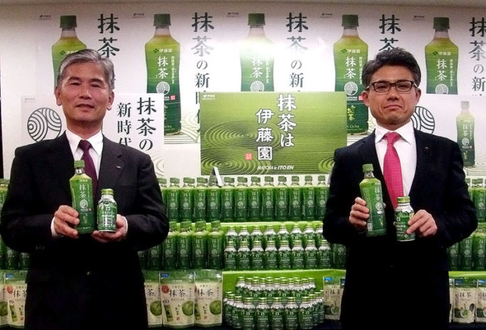 社三雄専務㊧と安田哲也マネジャー（伊藤園）