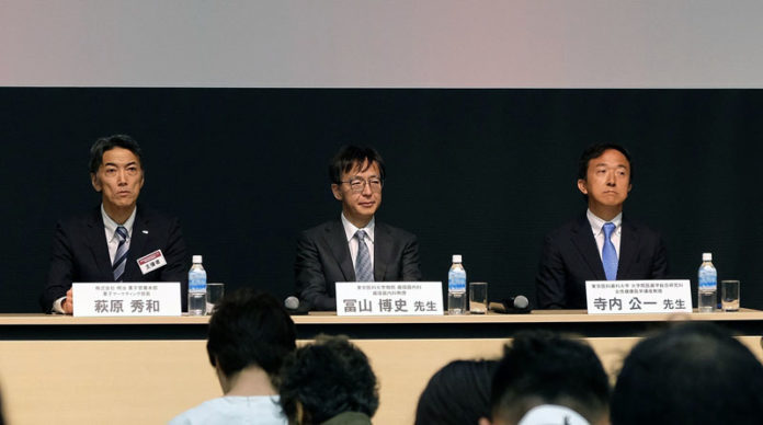 （左から）荻原秀和菓子マーケティング本部長（明治）、冨山博史教授（東京医科大学）、寺内公一教授（東京医科歯科大学）