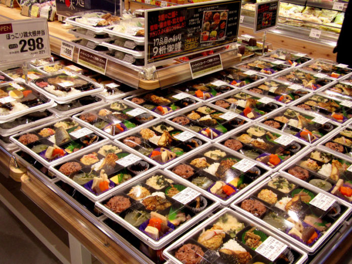 充実の弁当コーナー（イオンフードスタイル中崎町店）