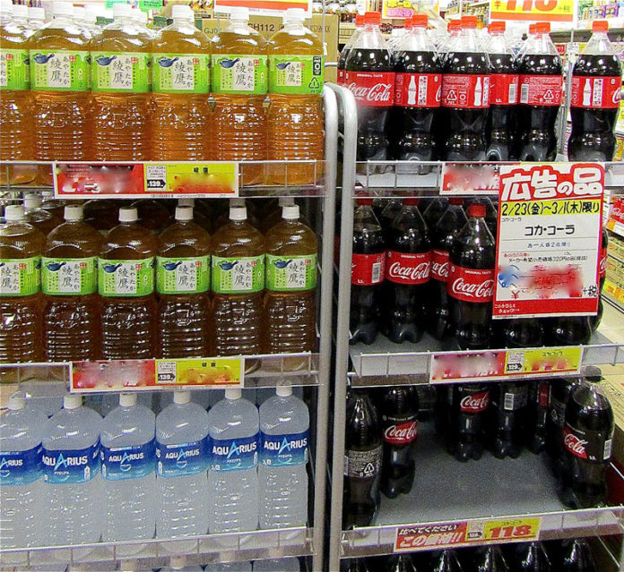 コカ・コーラなど値上げへ 利益出しにくい業界 各社追随の見通し
