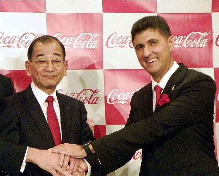 吉松民雄社長㊧とカリン・ドラガン次期社長（16年9月30日の統合会見で）
