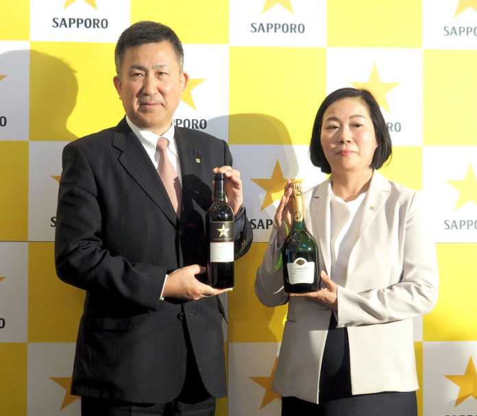 髙島英也社長㊧と森本真紀氏（サッポロビール）