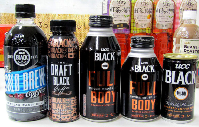（左から）「ＵＣＣ ＢＬＡＣＫ ＣＯＬＤ ＢＲＥＷ」「ＤＲＡＦＴ ＢＬＡＣＫ」「ＢＬＡＣＫ無糖 ＦＵＬＬ ＢＯＤＹ」（２７５ｇ・３７５ｇ）「ＵＣＣ　ＢＬＡＣＫ無糖」