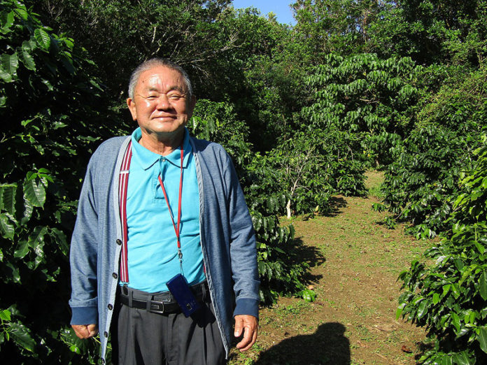 ①芳村建吉さん（徳之島コーヒー園よしむら）