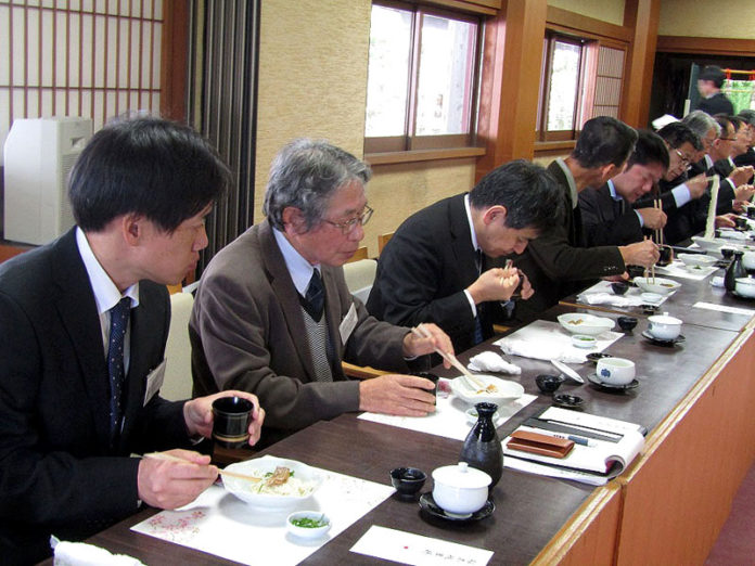 試食会の様子（三輪そうめん「ＩＮＯＲＩ」完成記念試食会）