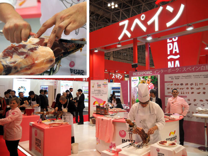 ＦＯＯＤＥＸの会場では、日本の精鋭生ハムコルタドール６人がカッティング技術を競った