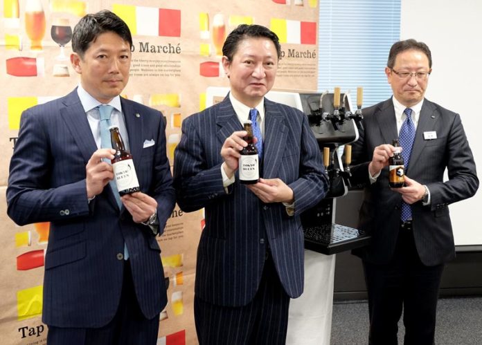 （左から）津久浦慶明社長（コンタツ）、石川彌八郎社長（石川酒造）、高橋正富東京支社長（キリンビール）