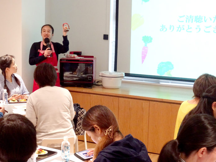 健康セミナーでカゴメ商品をＰＲ（ヘルシオ×カゴメ 簡単！おいしい！健康セミナー）
