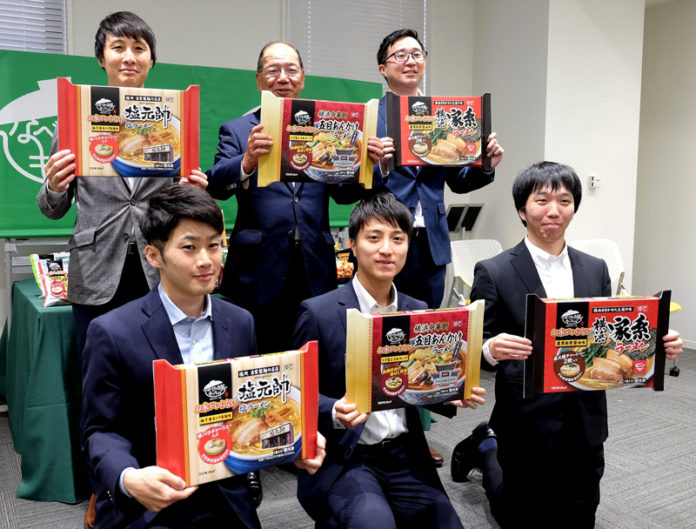 和田博行社長（後列中央 キンレイ）と営業、開発メンバー