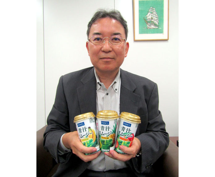 「ＦＡＮＣＬ青汁スムージー」をアピールする手代木社長（エム・シー・フーズ）