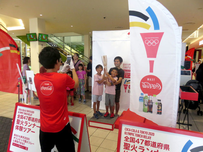 気分は聖火ランナー？（コカ・コーラ＆東京２０２０オリンピック聖火リレー全国４７都道府県聖火ランナー体験ツアー）