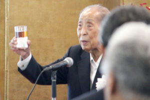 祝賀会であいさつする澤田浩日本製粉会長