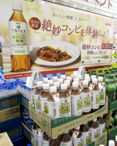 「午後の紅茶 おいしい無糖」とカレーの“withフード”訴求