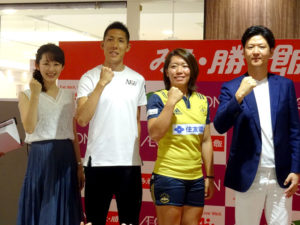 トークショーで(左から)萩美香さん、衛藤昴選手、玉井希絵選手、浅井雄一郎社長(浅井農園)