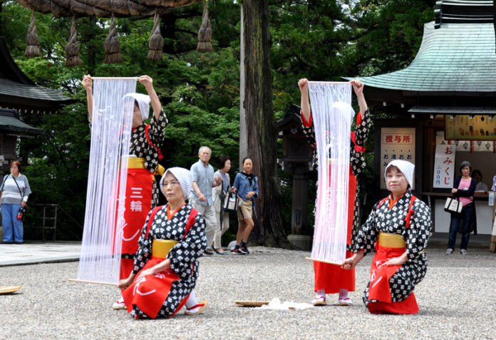 感謝祭で披露された「三輪そうめん音頭」（三輪そうめん感謝祭）