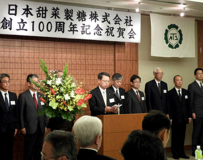 あいさつする惠本司社長（日本甜菜製糖）