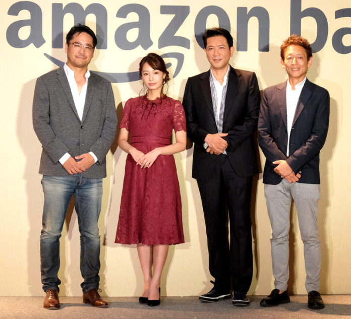 （左から）鈴木亘酒類事業部長（アマゾンジャパン）、宇垣美里氏、別所哲也氏、前田宏氏（アマゾンジャパン）