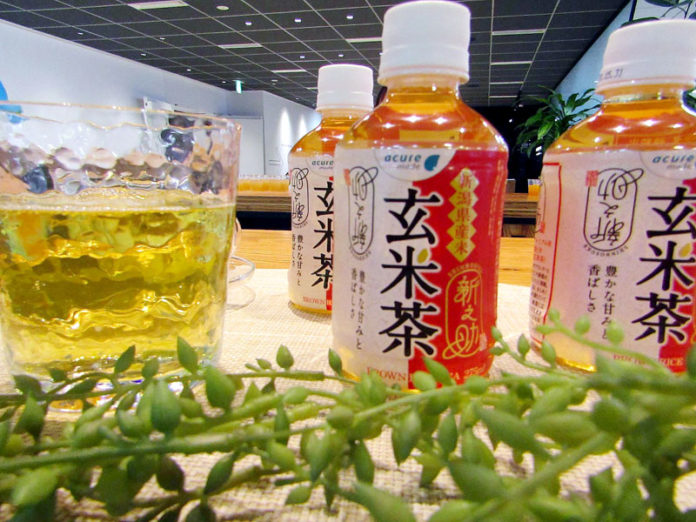 新商品の「新之助 玄米茶」（ＪＲ東日本ウォータービジネス）
