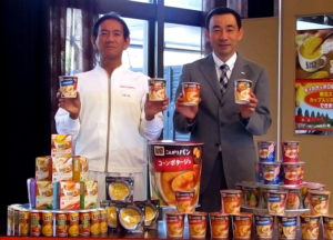 佐藤雅志工場長㊧(サッポロビール仙台工場)と黒柳伸治氏(ポッカサッポロフード&ビバレッジ)
