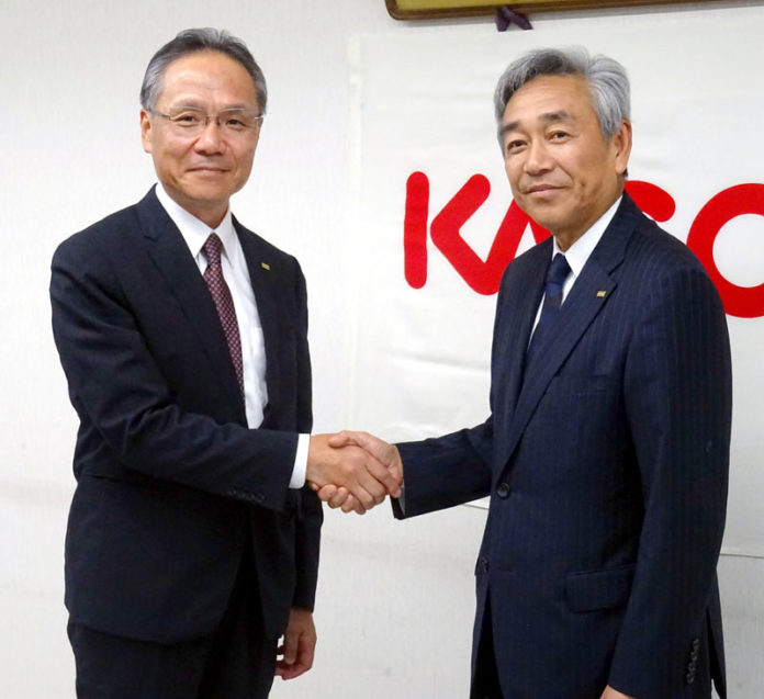 山口聡次期社長㊧と寺田直行現社長（カゴメ）