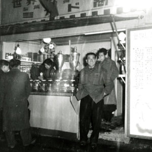 創業者の金坂景助氏(ミカド珈琲商会)。1948年創業時の日本橋店で