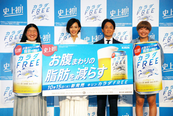 山形光晴氏（キリンビール）、木村佳乃さん、ガンバレルーヤの２人（キリン カラダＦＲＥＥ（キリン　カラダフリー））