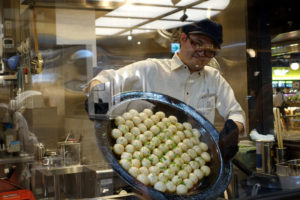 焼小籠包も400円台で提供(神戸南京町YUNYUN)