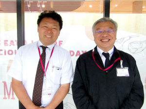 柳澤正樹店長㊧と鯉渕豊太郎事業部長（イオンリテール）