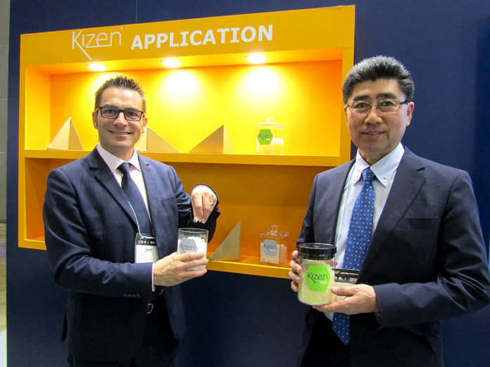 （左から）パスカル・ペローニ氏（Ｂｏｓｔｉｋ）、玉岡徹取締役（ボスティック・ニッタ）
