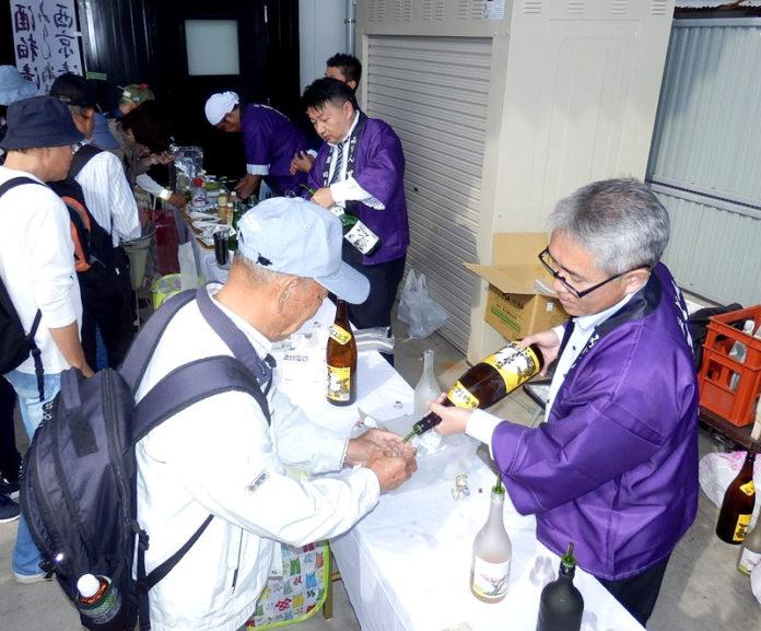 日本酒やみりんの試飲販売も実施（甘強酒造 蔵元感謝祭）