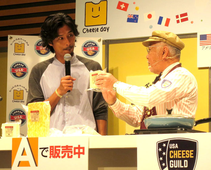 中澤佑二さん㊧と村山重信さん（チーズプロフェッショナル協会）