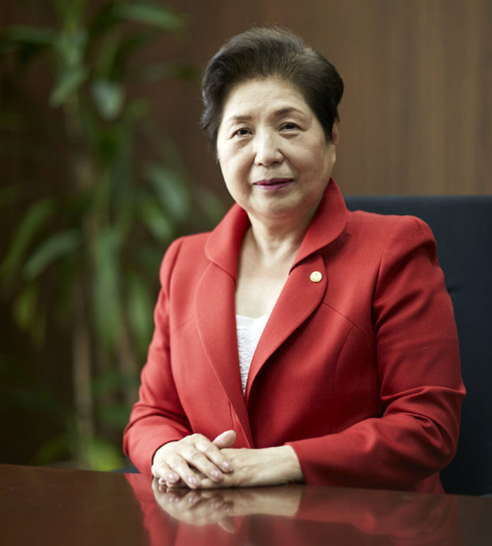 松岡まち子社長（まつおか）