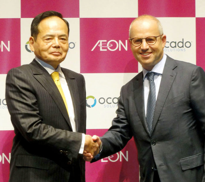 岡田元也イオン社長㊧とティム・スタイナーCEO（Ｏｃａｄｏ Ｇｒｏｕｐ ｐｌｃ）