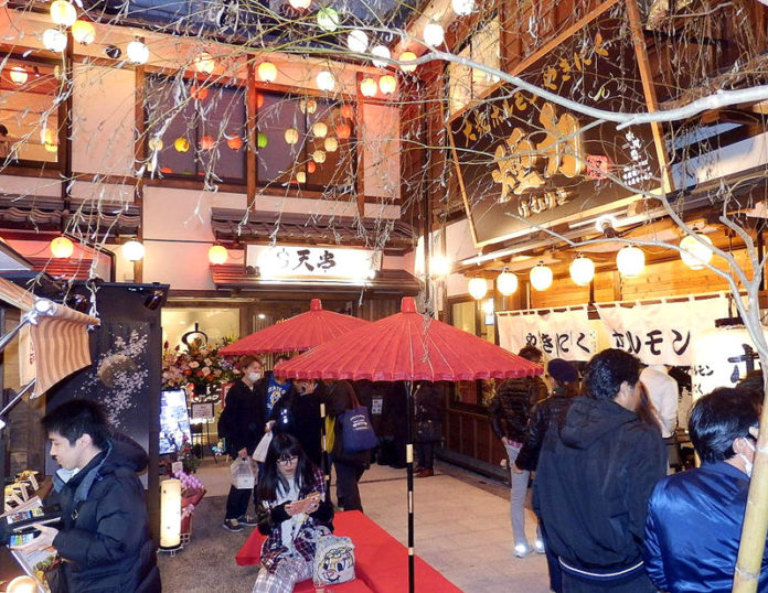 風情ある和風建築の横丁エリア（金山小町）