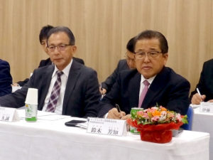 イオンタウンの加藤久誠社長㊧とMV東海の鈴木芳知会長