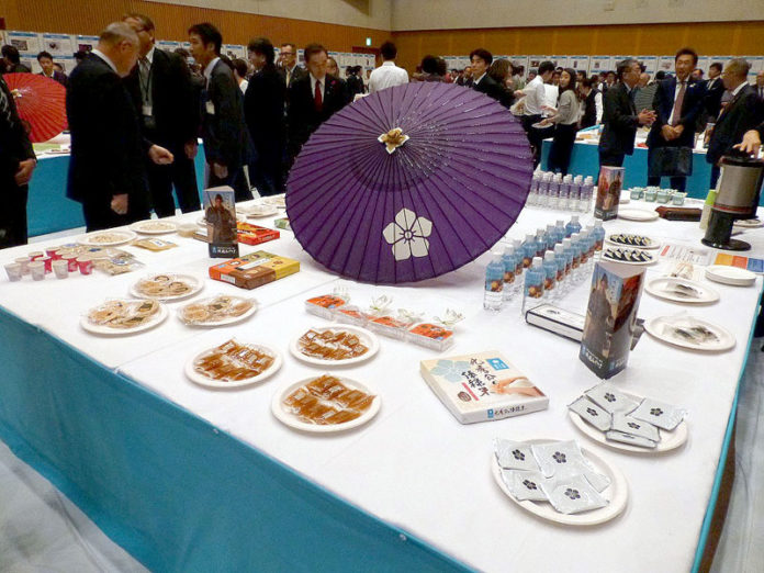 光秀にちなむ商品が並んだ（岐阜県大河ドラマ『麒麟がくる』推進協議会 岐阜の魅力お披露目大会）