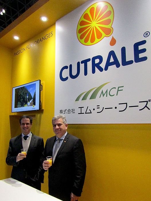 （左から）クトラーレのシルビオ・ロスナー氏、アダオ・トレス氏