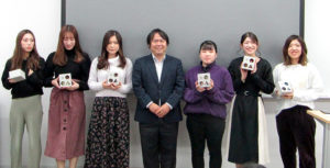 表彰された「ゲイシャ8」の学生(実践女子大学 実践キャリアプランニング)