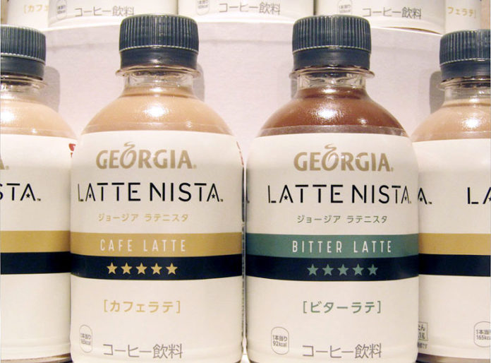 「ジョージア ラテニスタ カフェラテ」㊧と「ジョージア ラテニスタ ビターラテ」（コカ・コーラシステム）