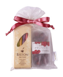 粉末タイプのお茶「BÂTON(バトン〉」5種とお菓子を詰め合わせた「春のティータイムセット」(税込860円)(ルピシア)