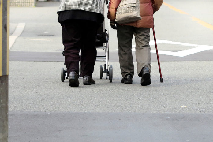 65～74歳も人口減少へ 少子高齢化
