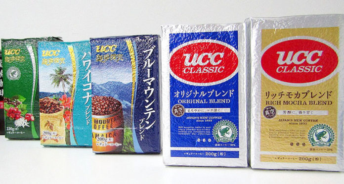 （右から）真空包装を進化させた「UCCクラシック」と「UCC 珈琲探究」（ＵＣＣ上島珈琲）