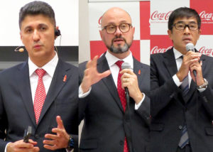 (左から)カリン・ドラガン社長(コカ・コーラボトラーズジャパンホールディングス)、コスティン・マンドレア氏(コカ・コーラボトラーズジャパン)、和佐高志氏(日本コカ・コーラ)