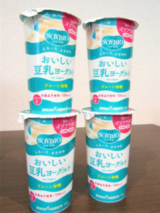 ドリンクタイプの「SOYBIO豆乳ヨーグルト180gストロー付きカップ」(ポッカサッポロフード&ビバレッジ)