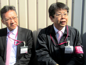 左からイオンリテール南関東カンパニー横浜川崎事業部の林博明事業部長と川崎聡イオンスタイル戸塚店長
