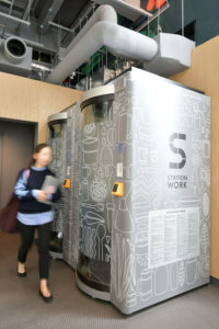 ブース型シェアオフィス「STATION BOOTH」(スターバックスコーヒー高輪ゲートウェイ駅店)